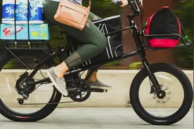 牛人把电动车改成小货车，能一次性拉这么多货物