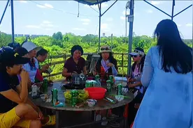 俗话说三个荔枝一把火，荔枝园里一边吃荔枝一边吃火锅那是什感觉视频封面