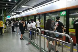 实拍广州“死亡三号线”的体育西路站，真如人多的恐怖吗？去看看
