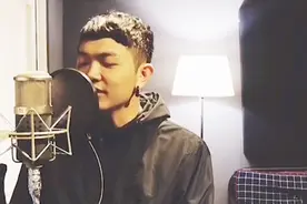 小哥翻唱《遇到》温柔细腻的声音太赞，网友：糟糕，是恋爱的味道