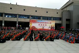 独唱一首歌，欢送新兵