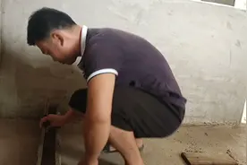 小伙这样做猪食槽简单又经济！