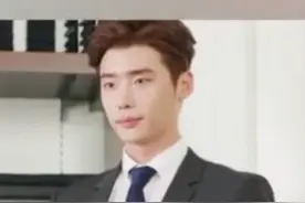 李钟硕的西装也太好看，爷爷的选择是对的，发型衣品可以改变一个视频封面