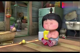 光头强拿出珍藏的1974年款伐木装，自己还充当裁缝，真是厉害