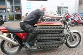 三辆超大马力摩托车，八缸十缸都不叫事，最多的有48个气缸视频封面