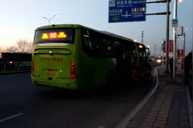 实拍北京最豪华的公交车，车上都是软座，售票才1块钱