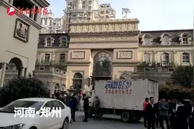 河南郑州：50余法警40辆搬家车 腾空最豪华洗浴中心大浪淘沙视频封面