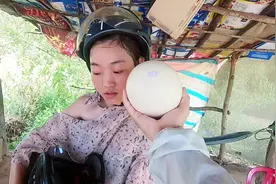 越南山区农村卖鸵鸟蛋，90元人民币一个，比头还大第一次见