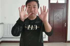 教大家如何看自己手掌心的生命线