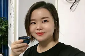 在办公室泡一壶功夫茶会友！以茶代酒，喝茶养生又健康好处多多视频封面