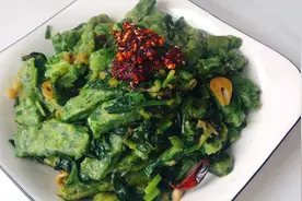 一把韭菜一碗面，教你做韭菜菜鱼，劲道有嚼劲，小时候的味道