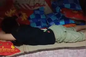 孩子今天不听话，燕子对孩子实行家暴，让老公给训了一顿。视频封面