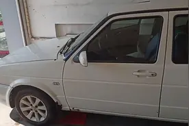 中午洗车！小伙儿你不热吗？视频封面