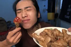 10块钱买几个鸡翅根 又便宜又管饱 一口一个真好吃 肉是真香啊