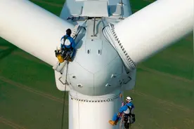 实拍大型风力发电机组维护，就这高度，给我一万我都不敢上视频封面