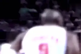 篮球史上永恒的神话！乔丹华丽十佳球，表现美如画视频封面