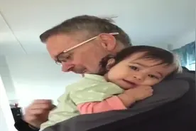 外国爷爷来中国，第一次见混血孙女高兴坏了！视频封面