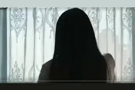 最近这首“蹦沙卡拉卡”火了,配上小姐姐百褶裙的换装,瞬间洗脑