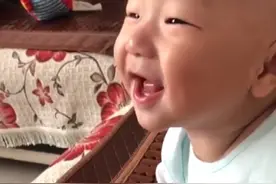 是不是所有男人看到美女的表情都一样😄