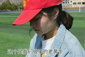 美女老师在学校教书，干的却是力气活，大学白读了？视频封面