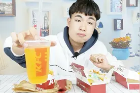 50元点了一份肯德基套餐，粉丝推荐的“九珍果汁饮料”，确实不错