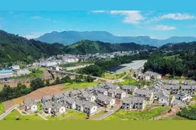 中国降雨量“最多”城市，一年200多天在下雨，当地女孩肤白貌美视频封面