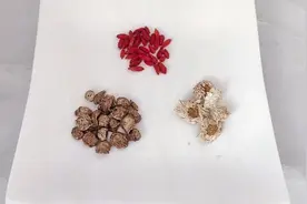 牛蒡和枸杞煮汤喝，味道清甜，做法简单，一看就会视频封面