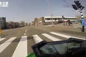街头试骑kawasaki z800，感受四缸机车的爆发力视频封面
