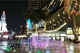 广西南宁五象航洋城蟒皮蛇口钢牙欲吞五象之势另游客不绝！设计毒