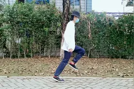 最标准并踏步，帅哥步伐干净利落，适合新人学习