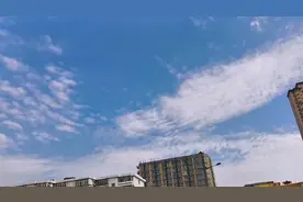 太原服装城竟有这么一大片免费停车场，网友：你不说还真不知道