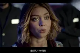 电影院正在放3D电影，恐怖怪物从屏幕里钻出来，大家却以为是特效