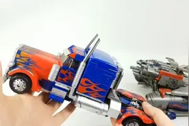 变形金刚领袖擎天柱是如何变身汽车人的？一起来看看详细过程吧