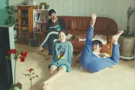 70岁的母亲在超市打工，3个儿女却在家啃老，一部韩国家庭电影！视频封面