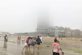 青岛的海洋气候，大海边的海景房是这样子的，湿度很大啊视频封面