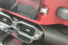 吉利ICON安装内存卡和U盘。