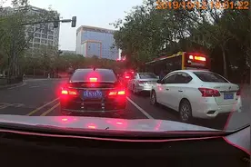 电动车闯红灯是不是也应该扣分罚款呢？视频封面