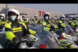 壮观！英雄凯旋归来，所有车辆都停下来警车开道，警察全部敬礼！视频封面