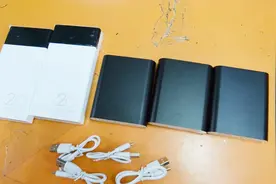 拼多多网购充电宝竟是三无产品 投诉商家官方客服一个月无回复视频封面