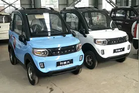 两门三座电动四轮车，老年代步车，一万多看看怎么样？视频封面