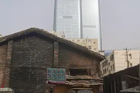 高楼连片起，兰州东方红广场后面却未曾改变，这模样你肯定没见过视频封面