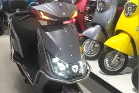 雅迪冠能T5电动车配1200W电机，72V20Ah石墨烯电池，这价格贵吗？视频封面