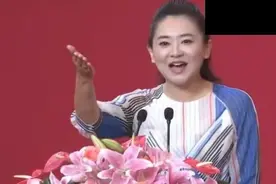 月亮姐姐毕业典礼全程脱稿讲故事，不愧是央视主持人！太厉害了！