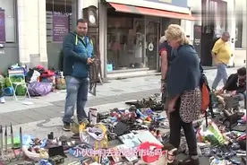 老外花2000美元买旧保险箱，大费周章才打开，拆开后赚大发了