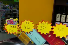 没想到事隔一年。这个超市还在卖假烟。又是这种套路，出口香烟。