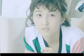 张子枫的腿有多直？当脚举过头顶那刻，网友：可以当标尺了视频封面