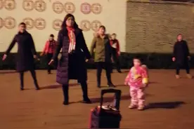 印江县聋哑人特殊学校培训她们全是聋哑人的手语舞，准备明天到地视频封面