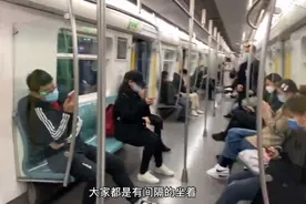 疫情期间北京地铁的下班晚高峰，换乘4趟地铁通勤两小时的下班路视频封面