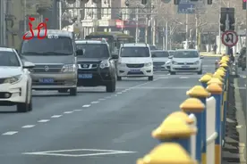 众泰改成“保时捷”，“豪车”路边违停必须处理！罚！