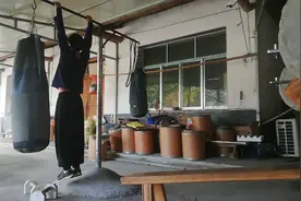 ：测试一下，单杠悬吊能坚持多少秒